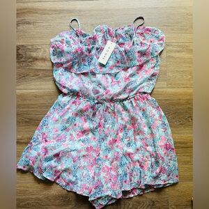 NWT Adorable ROWA one piece shorts / jumper. Size MEDIUM 🌸
